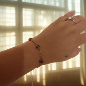 Elegant Gold Rose Bracelet